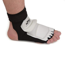 Load image into Gallery viewer, SINOBUDO Half Finger High Quality Gloves WTF Taekwondo Training Boxing Gloves Sanda Karate Martial Arts White Gloves Protector